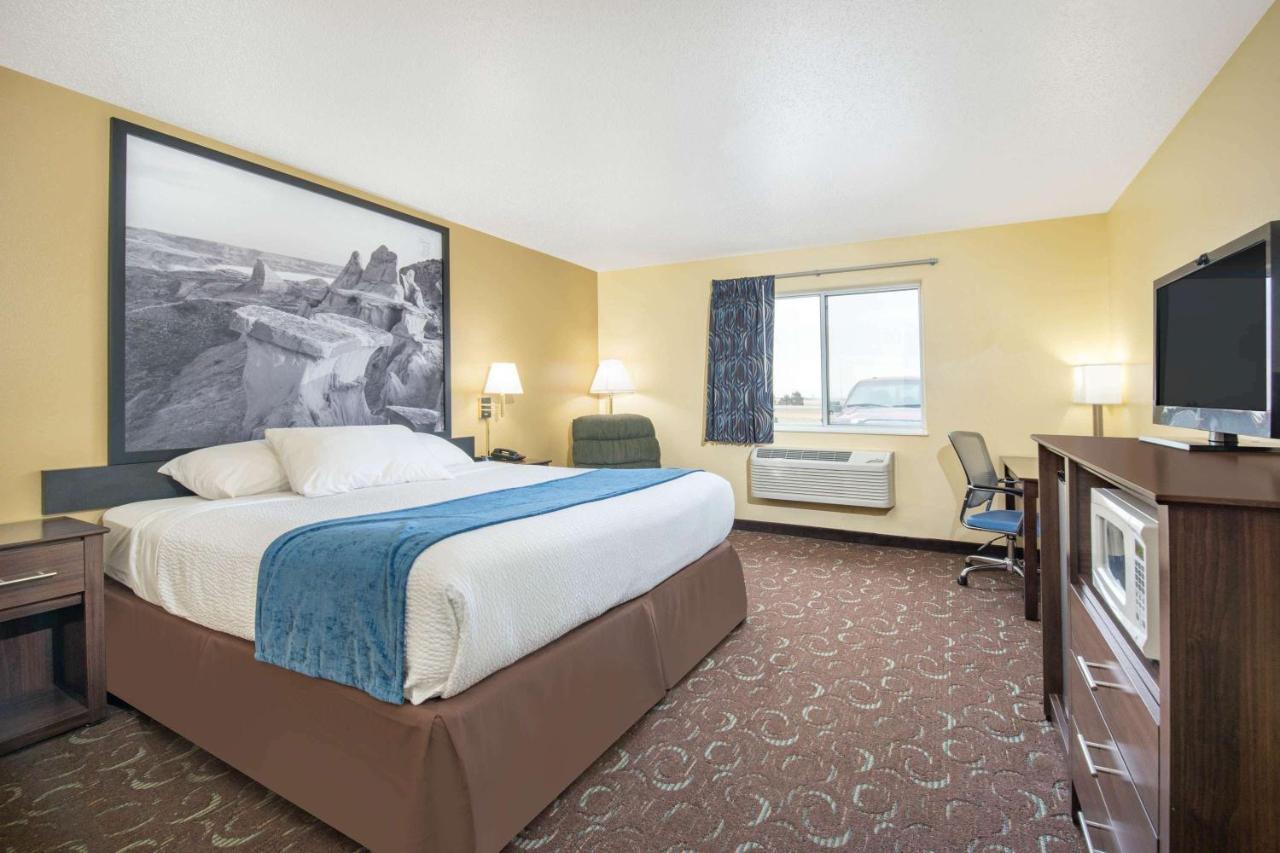 Four Seasons Inn Bottineau Eksteriør billede