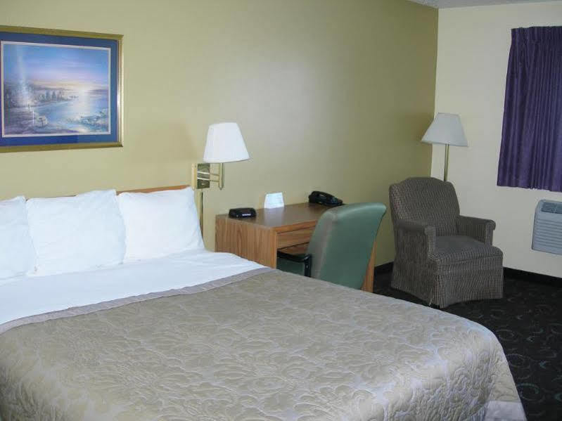 Four Seasons Inn Bottineau Eksteriør billede